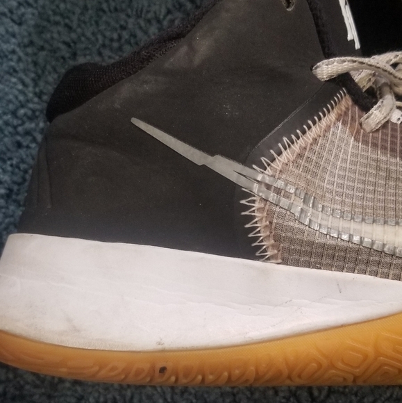 Nike Kyrie Flytrap 4EP Basketball Sneakers. CT1972-006. Released 2022. Size 8. - Picture 4 of 11